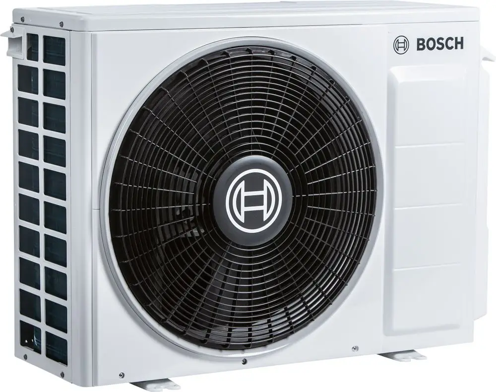 Außeneinheit eines Klimageräts von Bosch mit einem großen Lüfter und einem kompakten Design, platziert auf einem stabilen Untergestell.